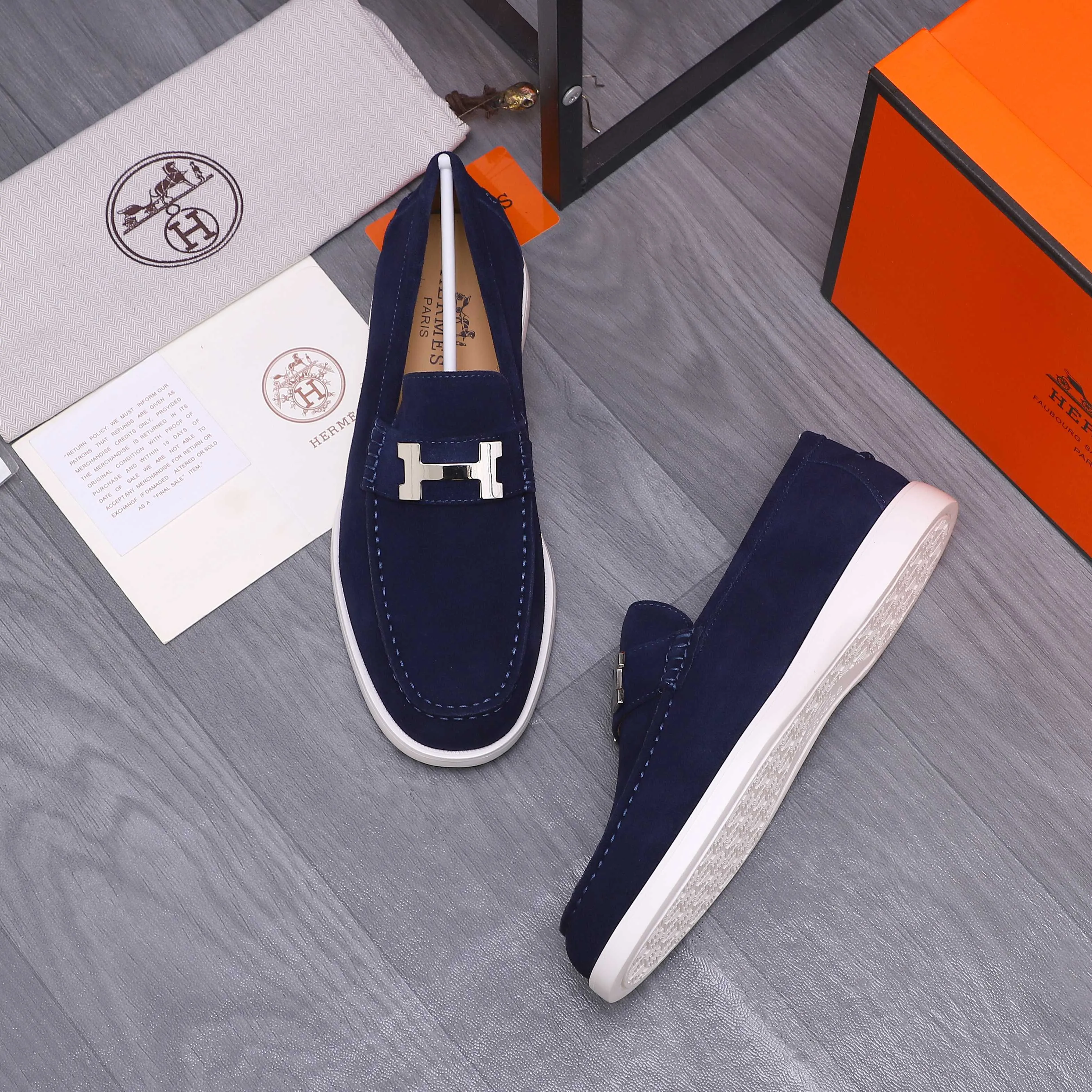Men's shoes 💰p560 Product trademark: HERMES "Hermès" casual slip-on men's shoes. Regular size: 38-46 (45.46 is custom-made and non-refundable) Product materials: Selected frosted cowhide upper, cowhide lining, original foam rubber ultra-light sole